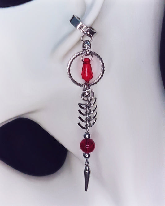 FINGER OF SACRILEGE (EARCUFF/EARRING)