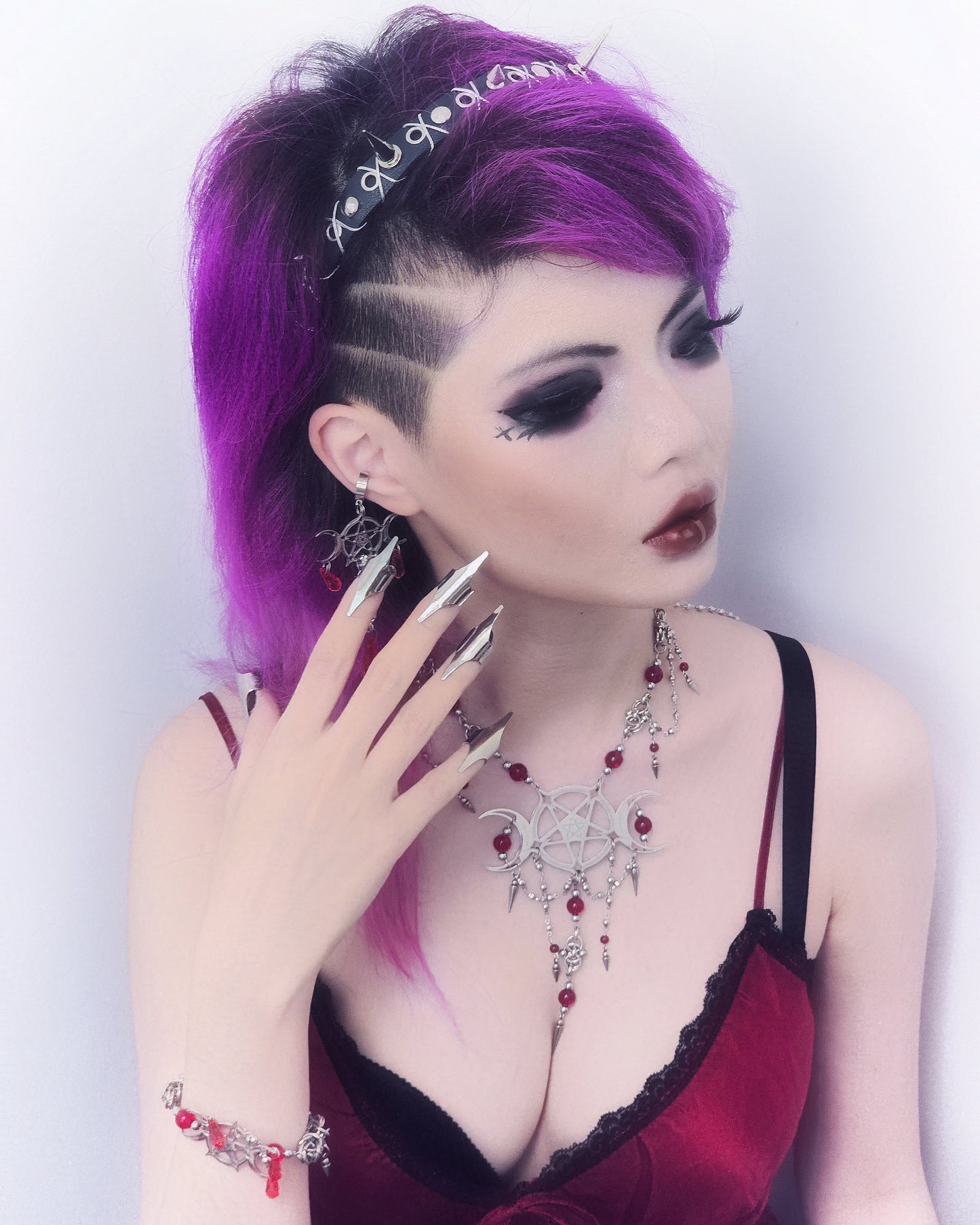 QUEEN OF DARKNESS (50 cm Necklace)