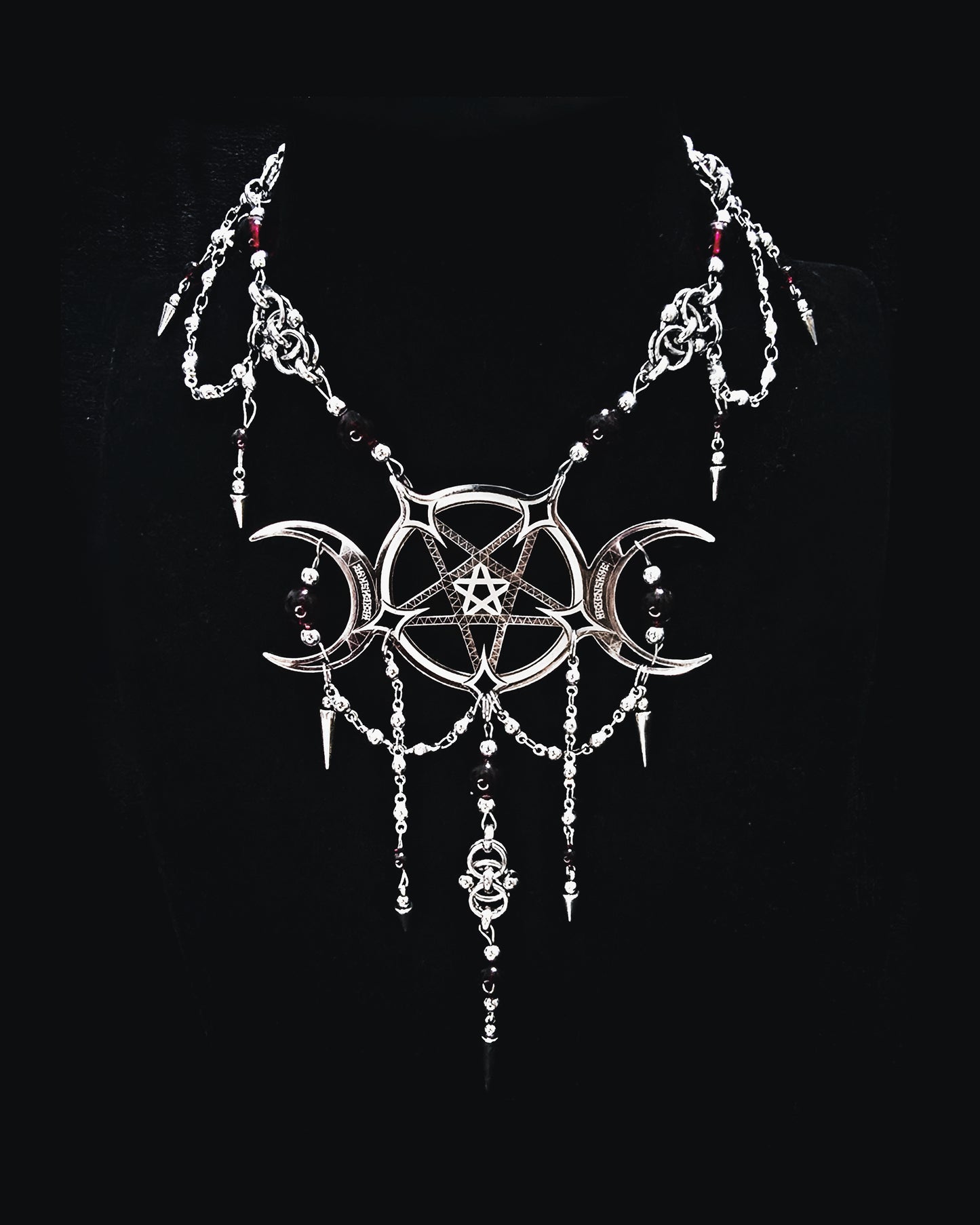 QUEEN OF DARKNESS (50 cm Necklace)